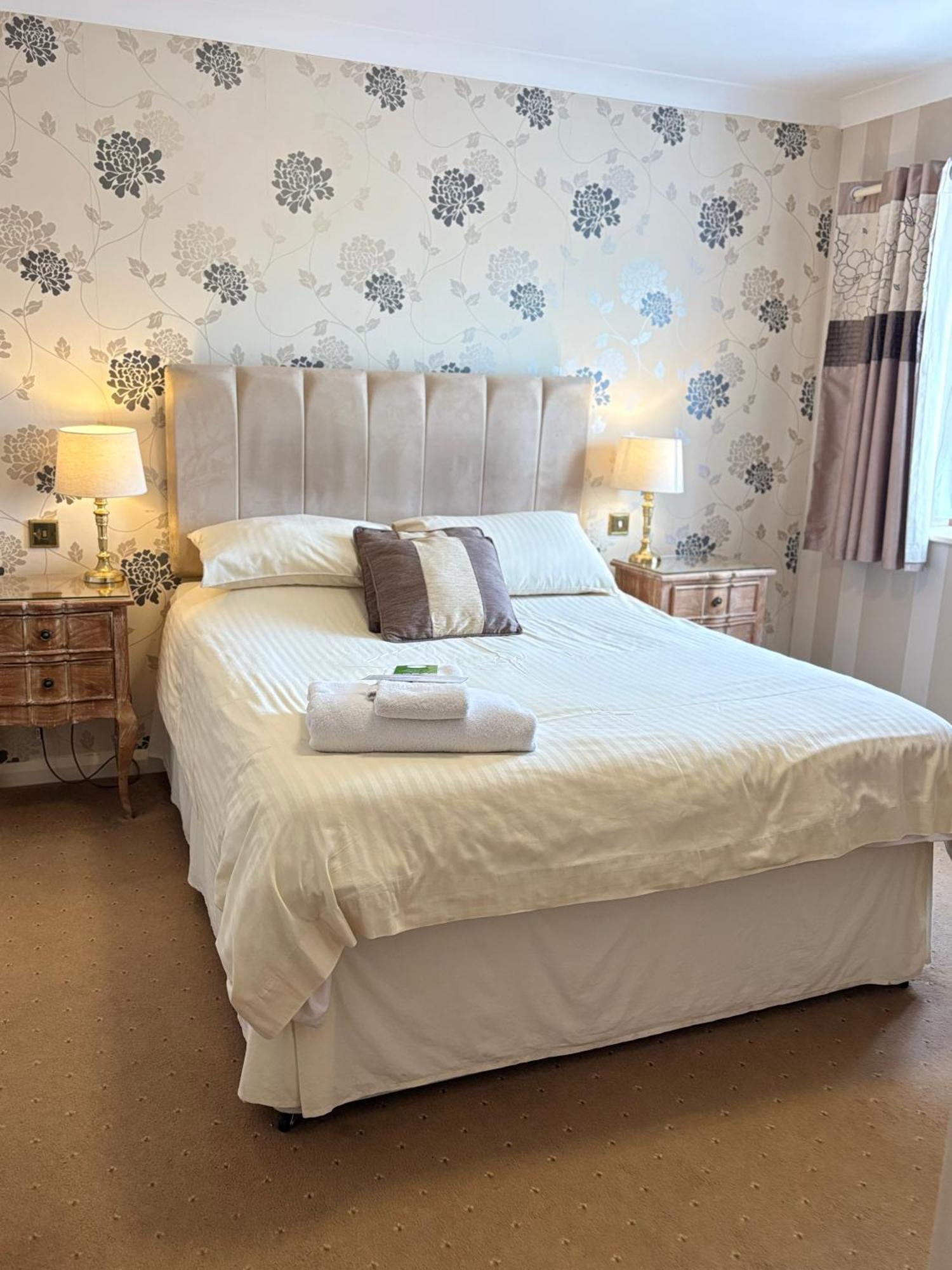 Albright Hussey Manor Hotel Hadnall Bagian luar foto