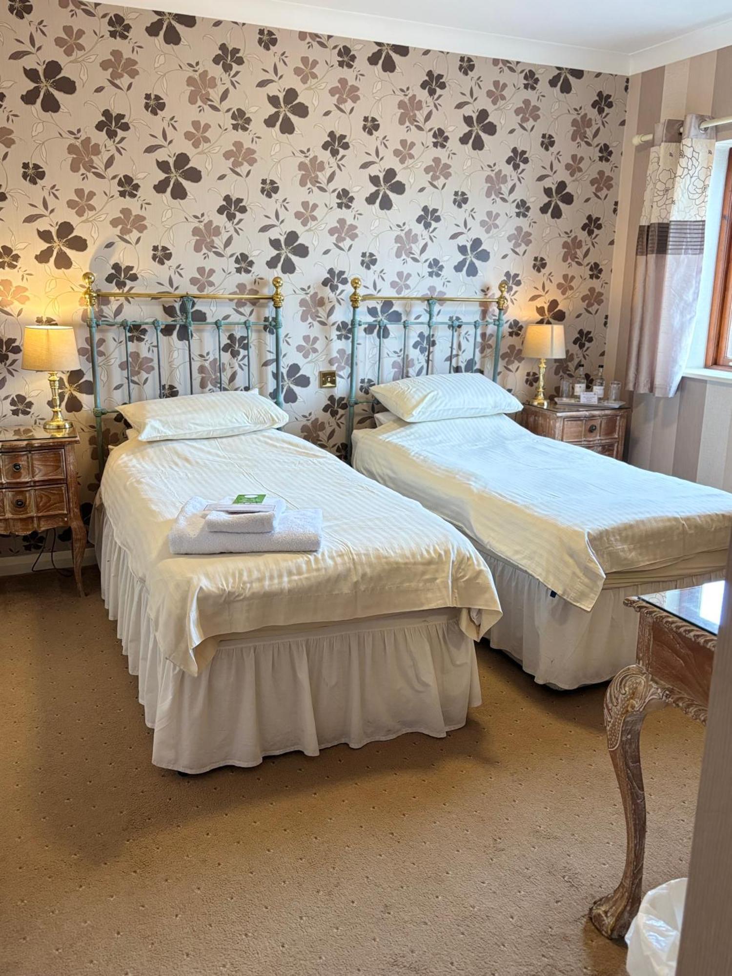 Albright Hussey Manor Hotel Hadnall Bagian luar foto