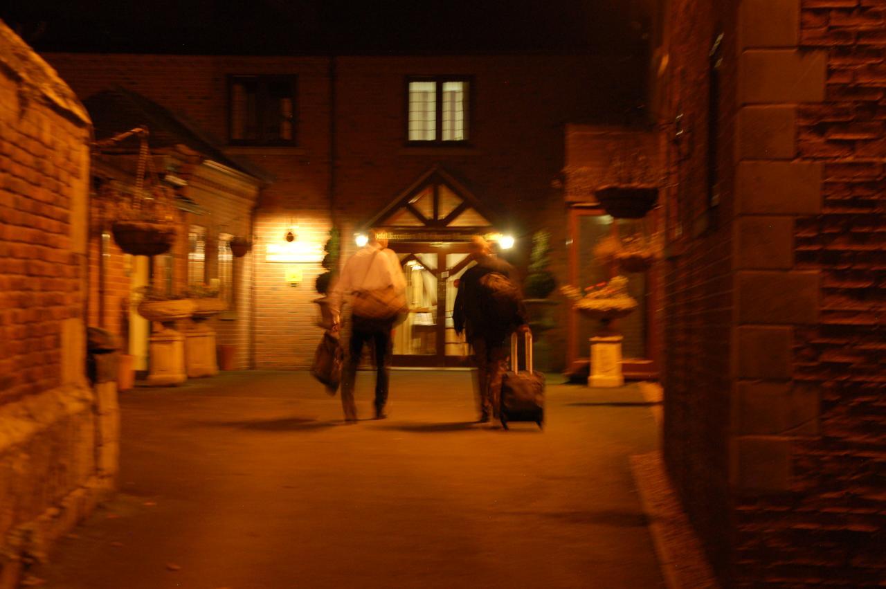 Albright Hussey Manor Hotel Hadnall Bagian luar foto